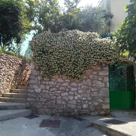 Castle Lussin Daire *